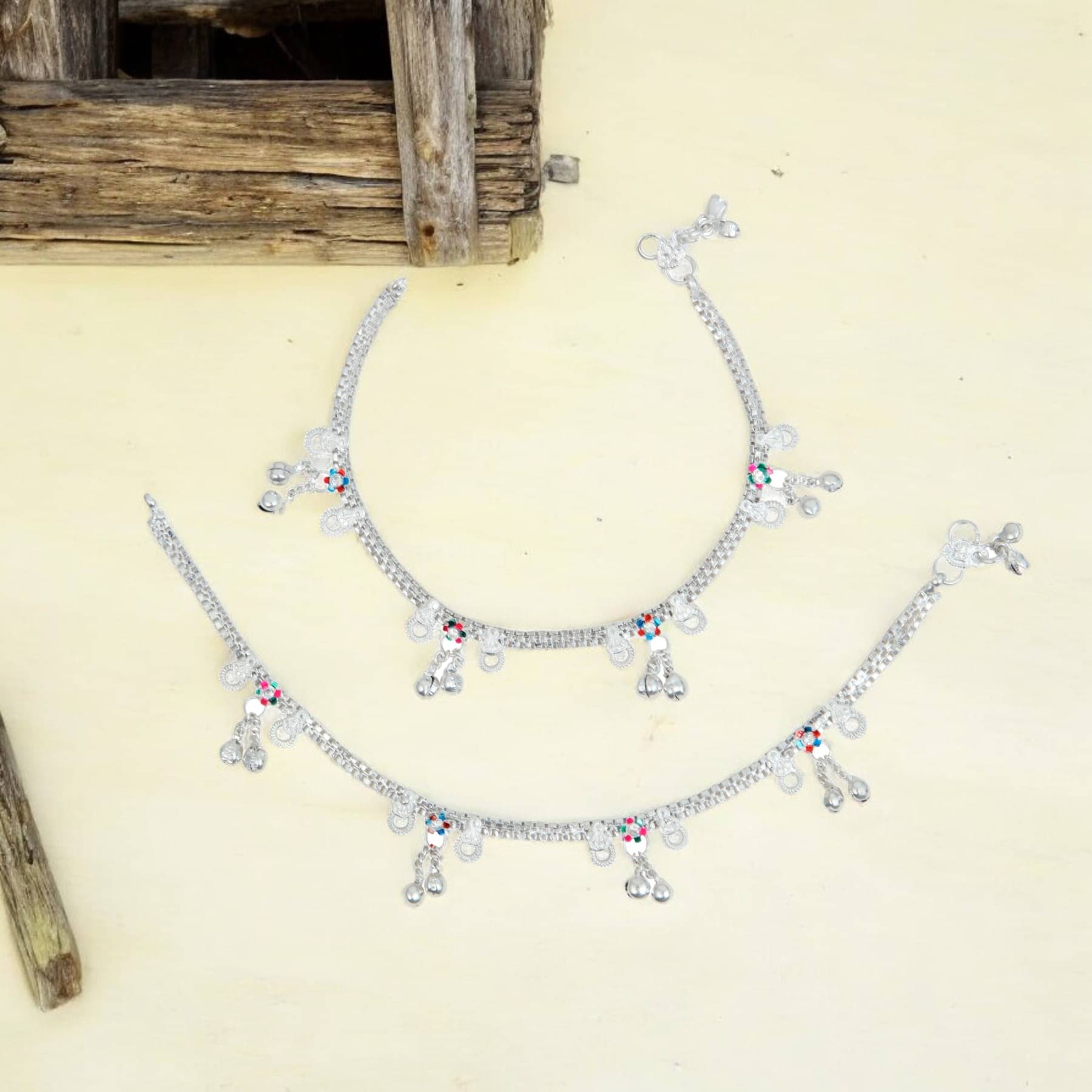     			AKLINA Multicolor Anklets ( Pack of 1 )