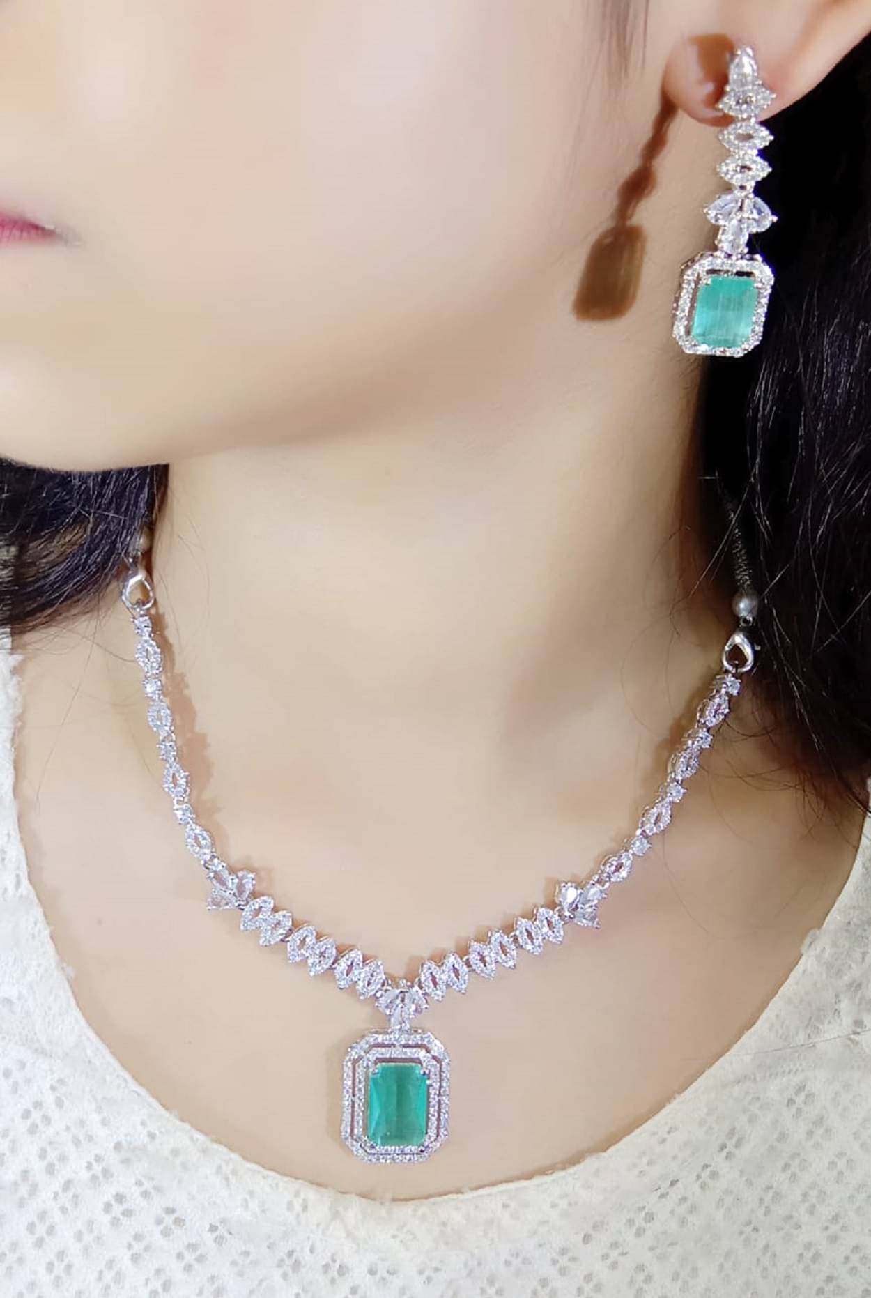     			Ladymania Teal Alloy Necklace Set ( Pack of 1 )