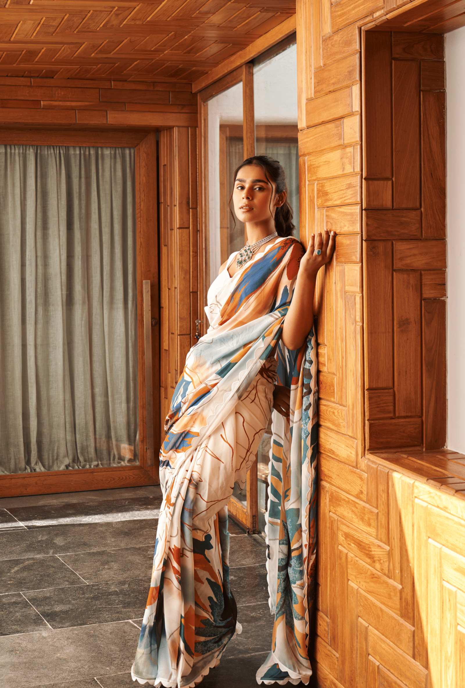 PHORIA STYLE Crepe Printed Saree With Unstitched Blouse Piece ( White,Multicolour ) PHORIA STYLE Crepe Printed Saree With Unstitched Blouse Piece ( White,Multicolour )