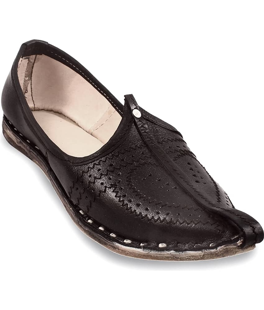 Apratim Black Men's Mojaris - Ethnic Shoes | Buy online on ZillyBuy