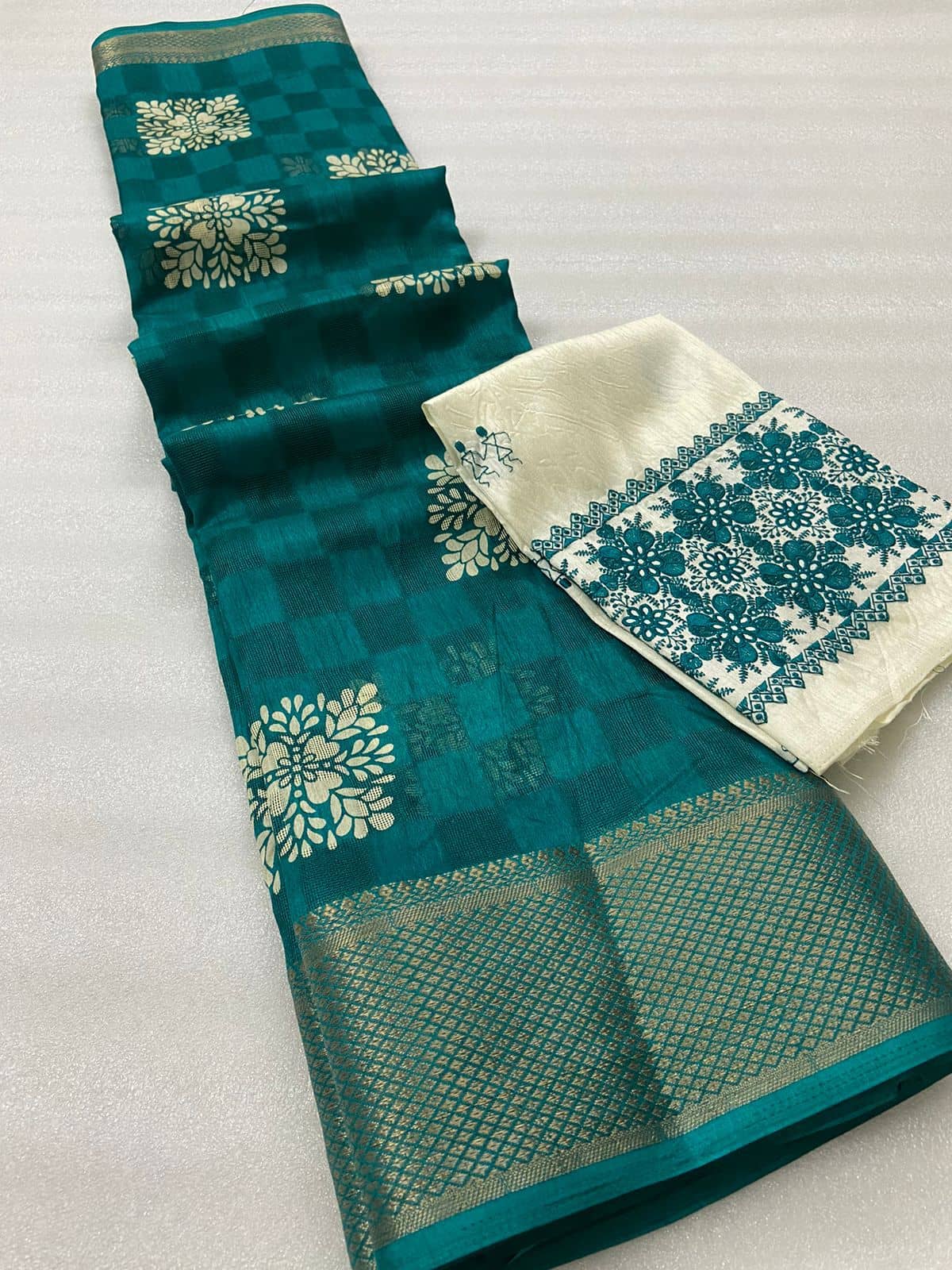 Bhuwal Fashion Jute Printed Saree With Unstitched Blouse Piece ( Purple ) - Sarees | Buy online on ZillyBuy
