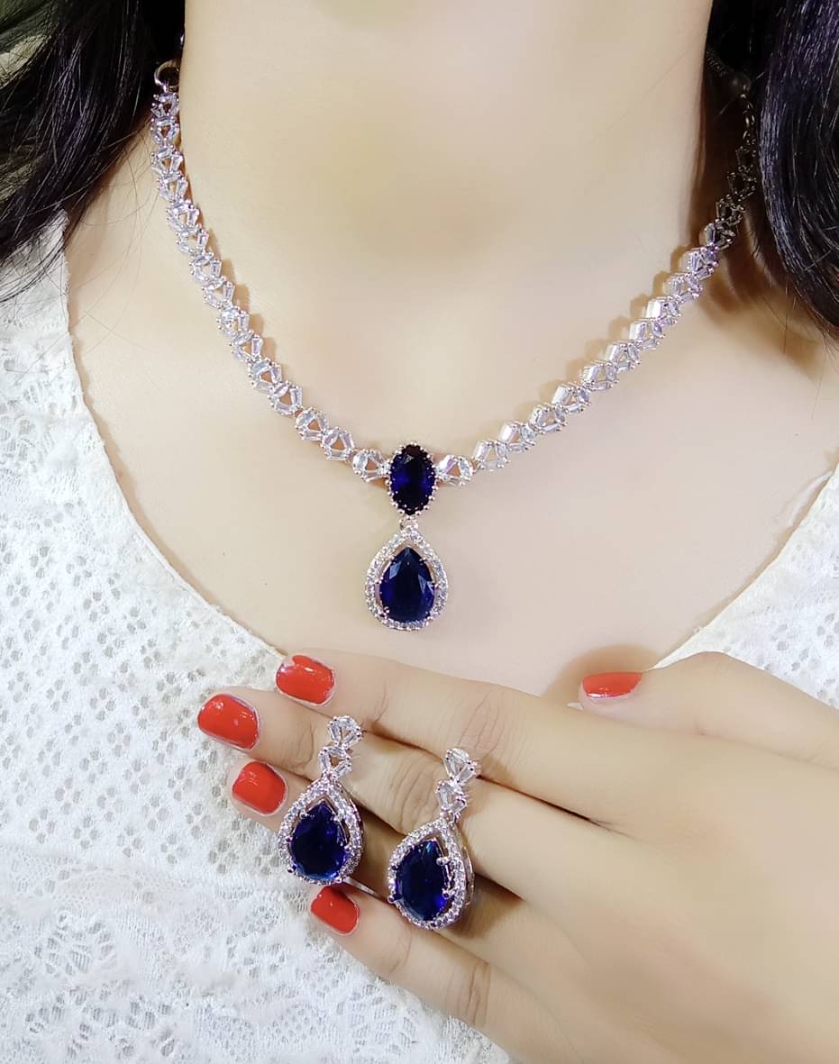     			Ladymania Blue Alloy Necklace Set ( Pack of 1 )