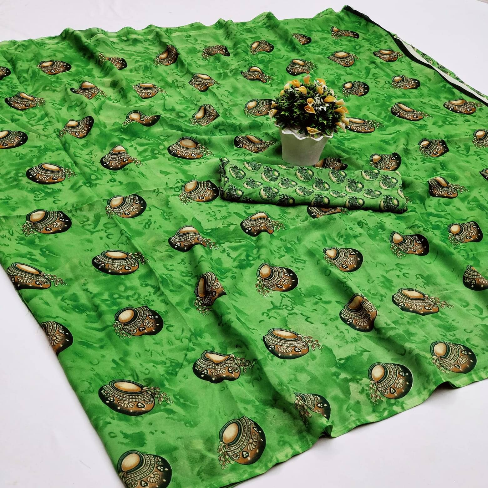 Kanooda Prints Georgette Printed Saree With Unstitched Blouse Piece ( Green ) Kanooda Prints Georgette Printed Saree With Unstitched Blouse Piece ( Green )