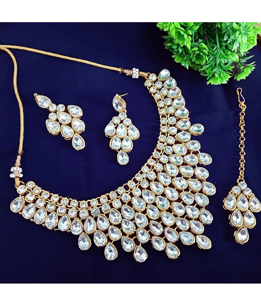     			PUJVI Golden Alloy Necklace Set ( Pack of 1 )