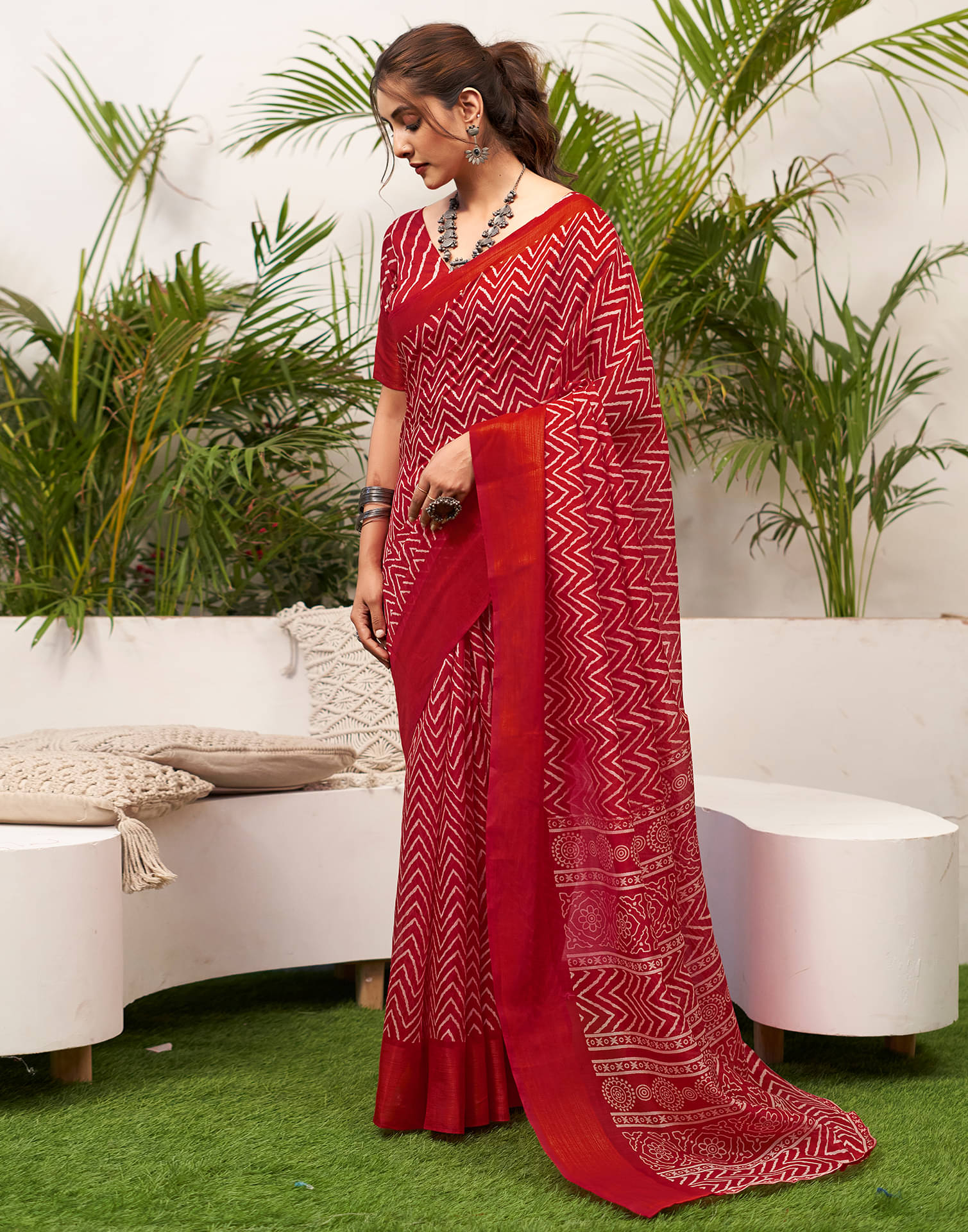 Samah Cotton Blend Printed Saree With Unstitched Blouse Piece ( Red )     			Samah Cotton Blend Printed Saree With Unstitched Blouse Piece ( Red )