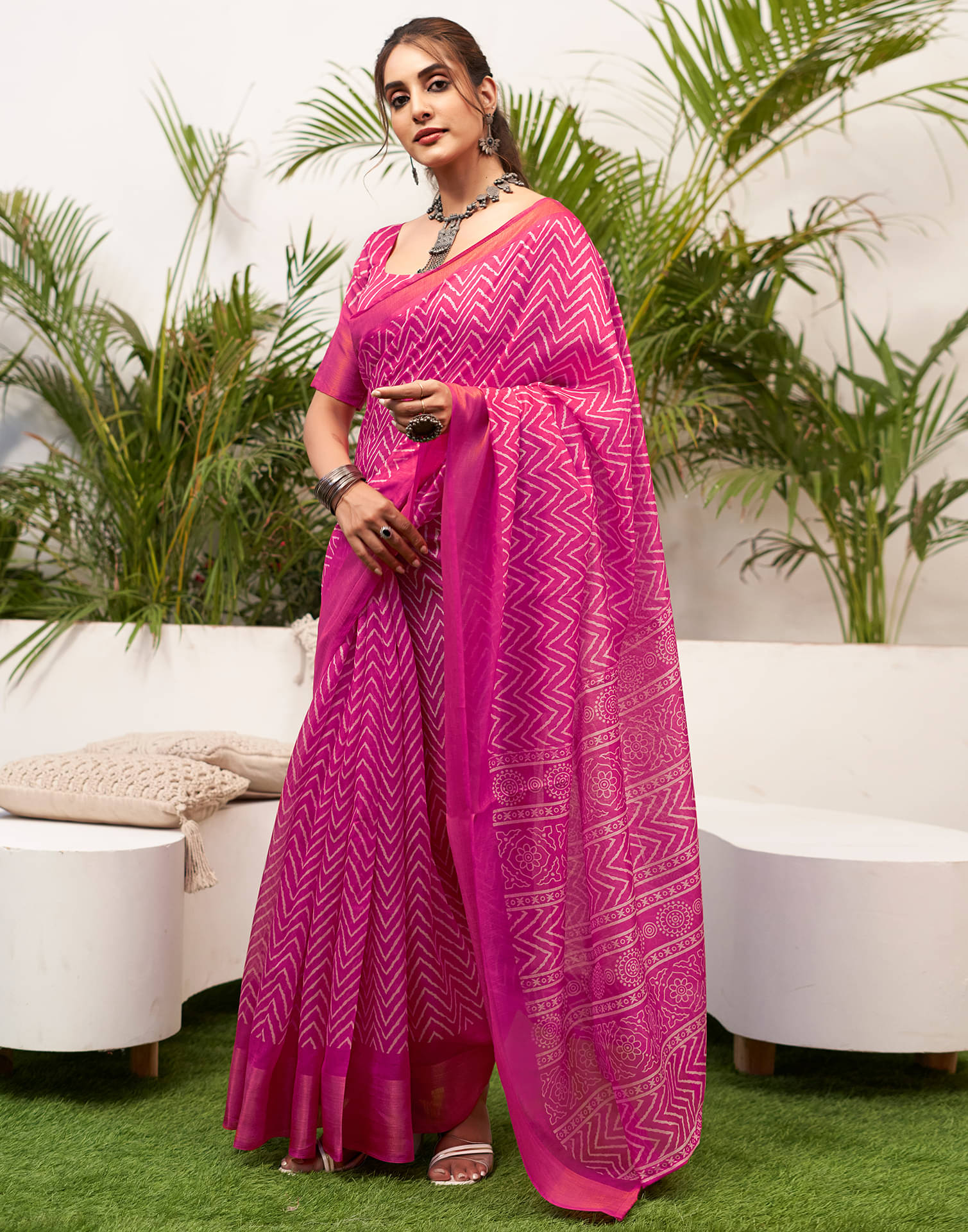 Samah Cotton Blend Printed Saree With Unstitched Blouse Piece ( Rani ) Samah Cotton Blend Printed Saree With Unstitched Blouse Piece ( Rani )