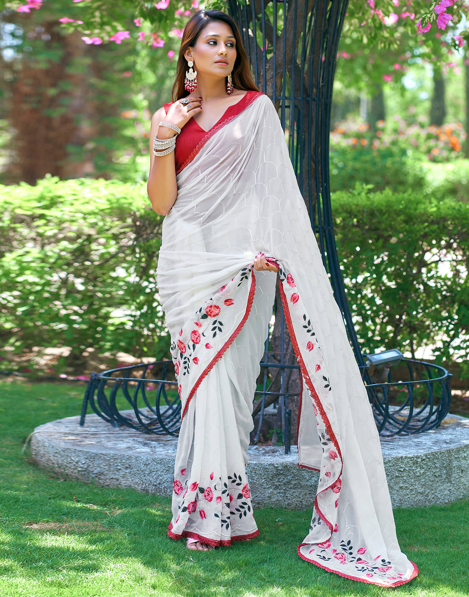 Samah Georgette Embroidered Saree With Unstitched Blouse Piece ( White ) Samah Georgette Embroidered Saree With Unstitched Blouse Piece ( White )