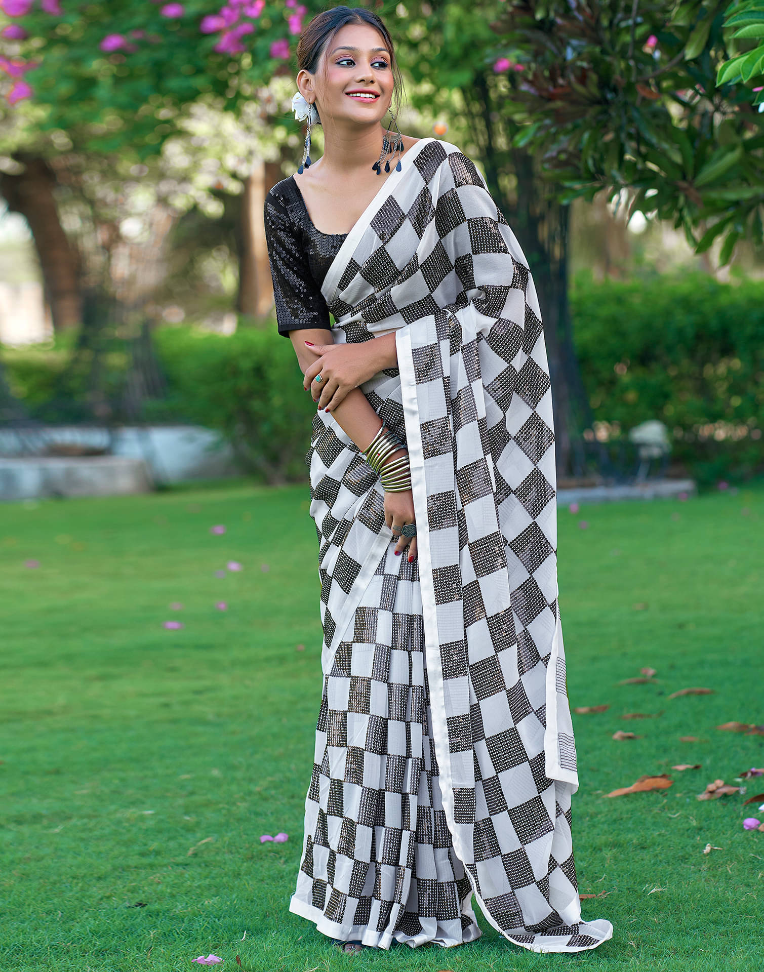     			Satrani Georgette Embellished Saree With Unstitched Blouse Piece ( White )