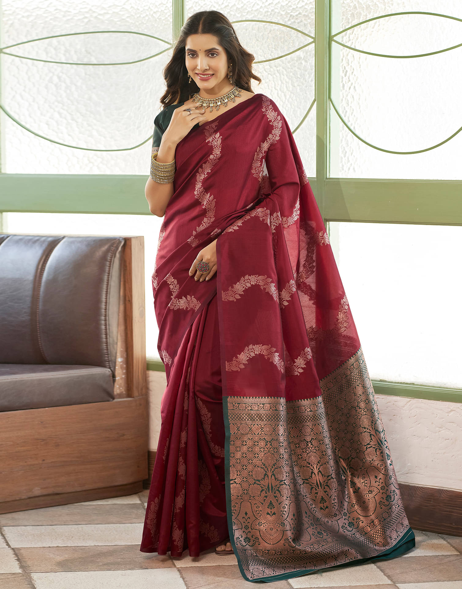     			Satrani Silk Blend Woven Saree With Unstitched Blouse Piece ( Maroon )