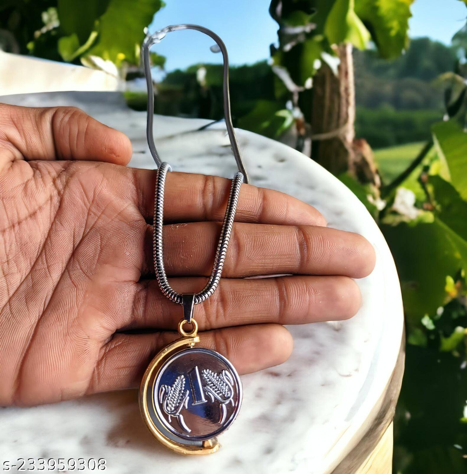     			One Rupee Coin Locket with Snack Chain