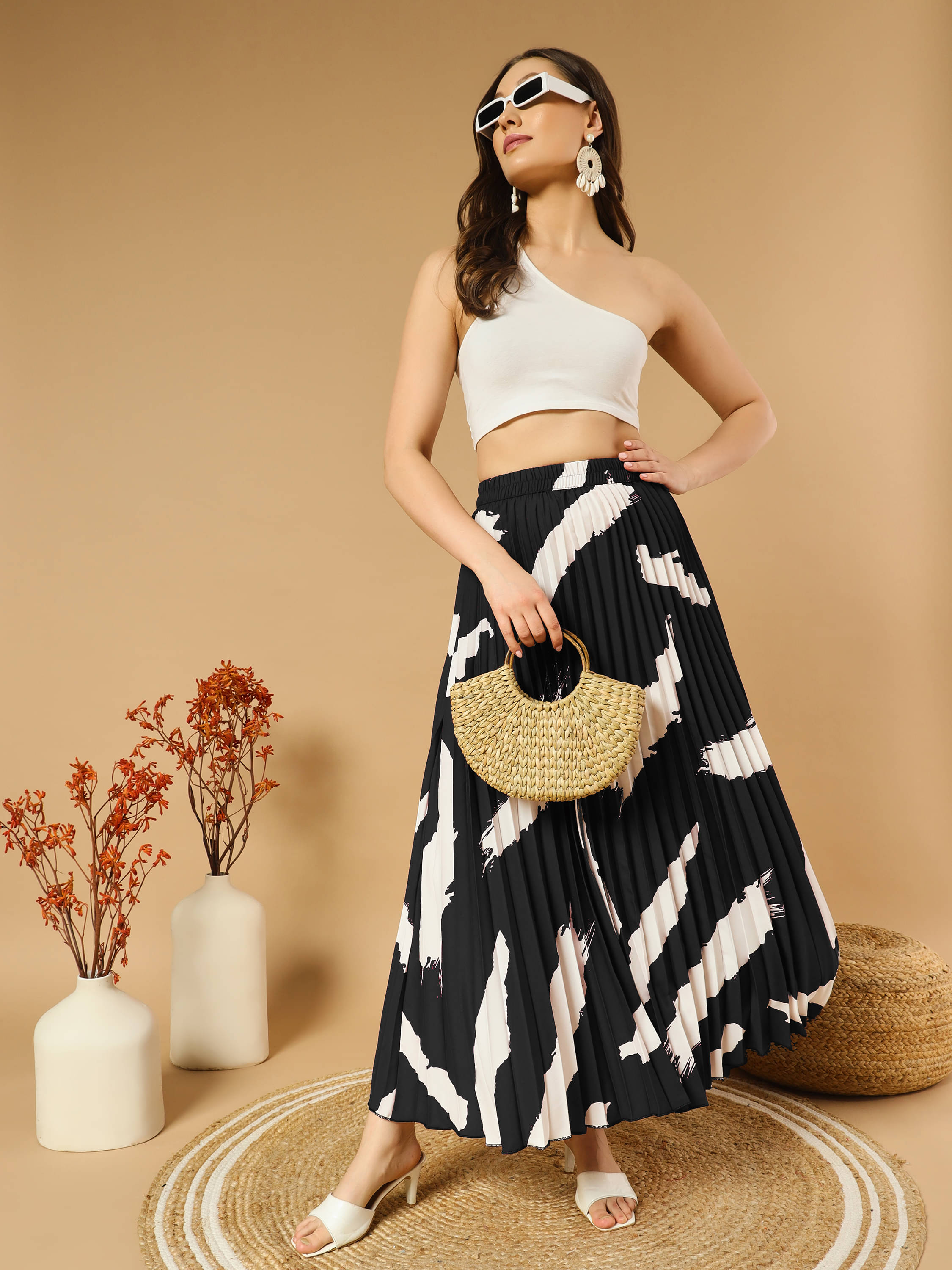 ZWERLON Black Crepe Women's A-Line Skirt ( Pack of 1 ) ZWERLON Black Crepe Women's A-Line Skirt ( Pack of 1 )