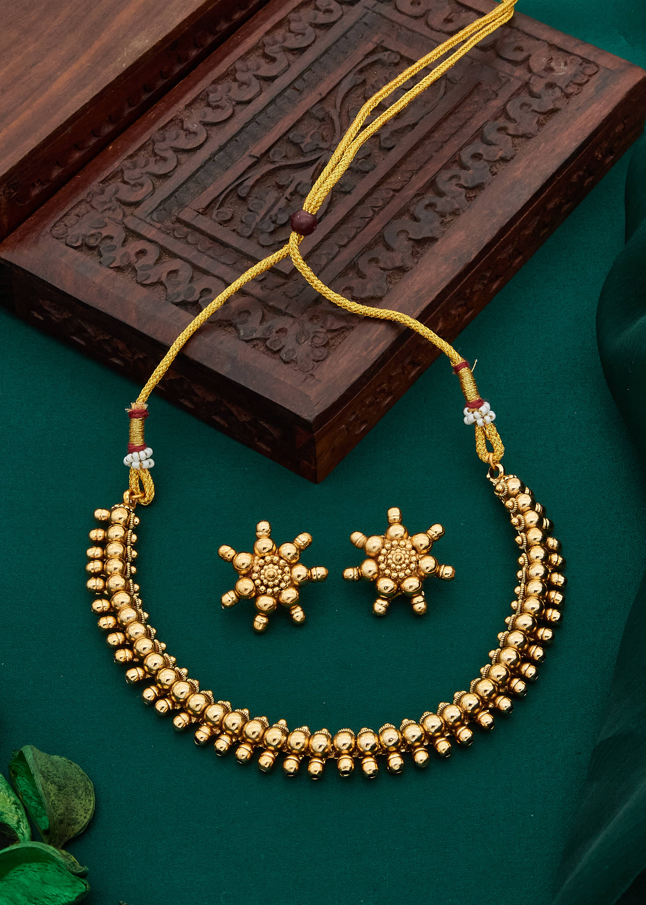     			ROFARWORD Gold Brass Necklace Set ( Pack of 1 )