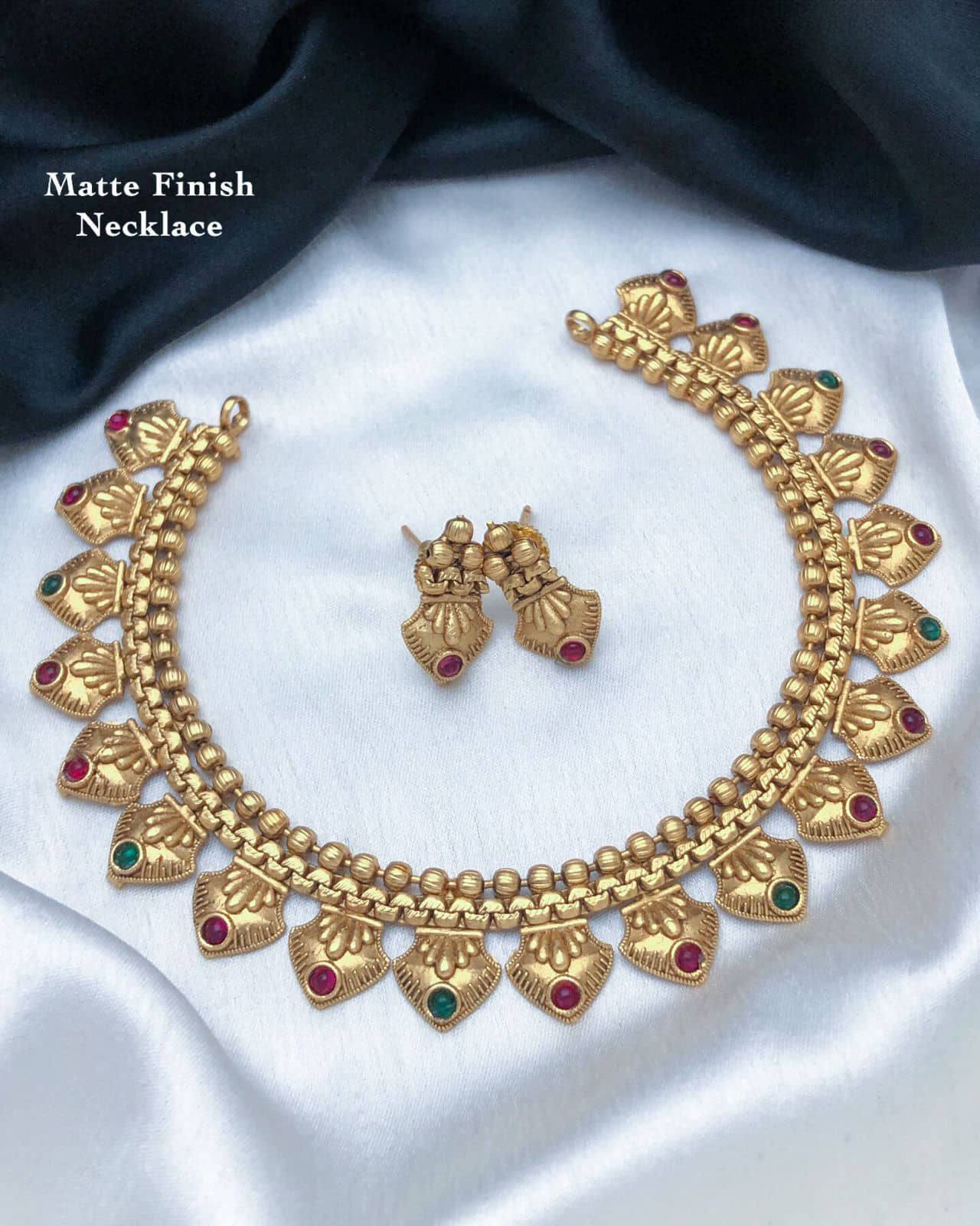 ROFARWORD Gold Brass Necklace Set ( Pack of 1 )