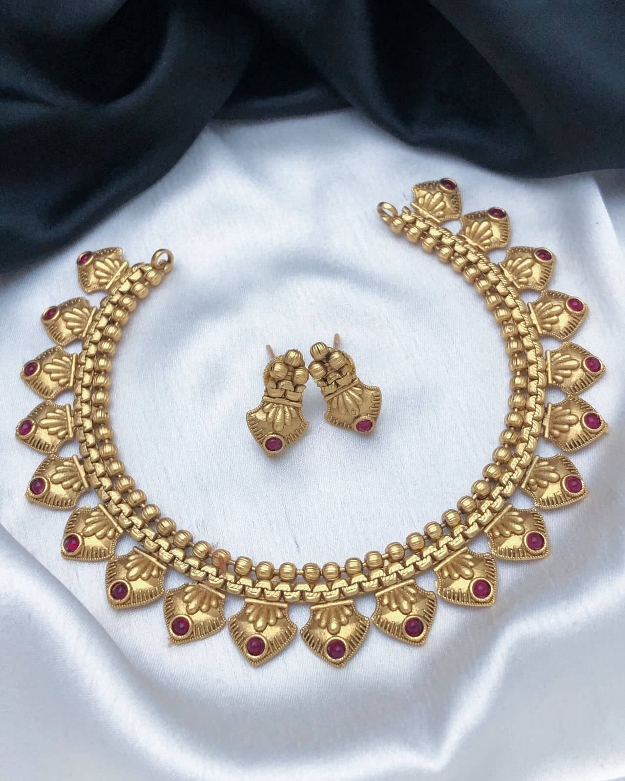 ROFARWORD Gold Brass Necklace Set ( Pack of 1 )