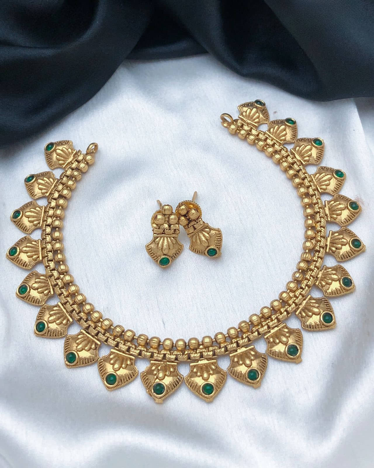 ROFARWORD Gold Brass Necklace Set ( Pack of 1 )