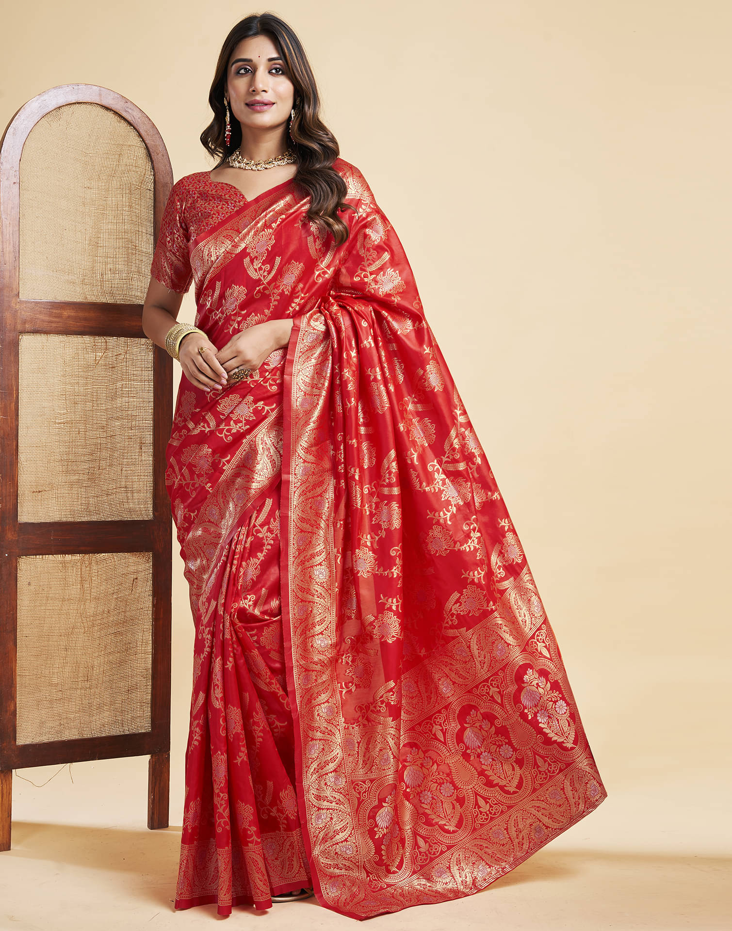 Samah Silk Self Design Saree With Unstitched Blouse Piece ( Red ) Samah Silk Self Design Saree With Unstitched Blouse Piece ( Red )
