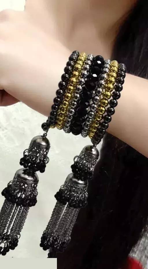     			Samridhi DC Black Bangle ( Pack of 1 )