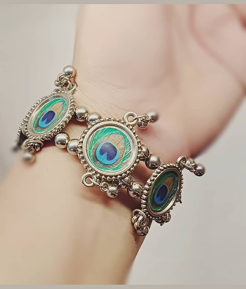 Samridhi DC Silver Bangle ( Pack of 1 ) - Bangles & Bracelets | Buy online on ZillyBuy