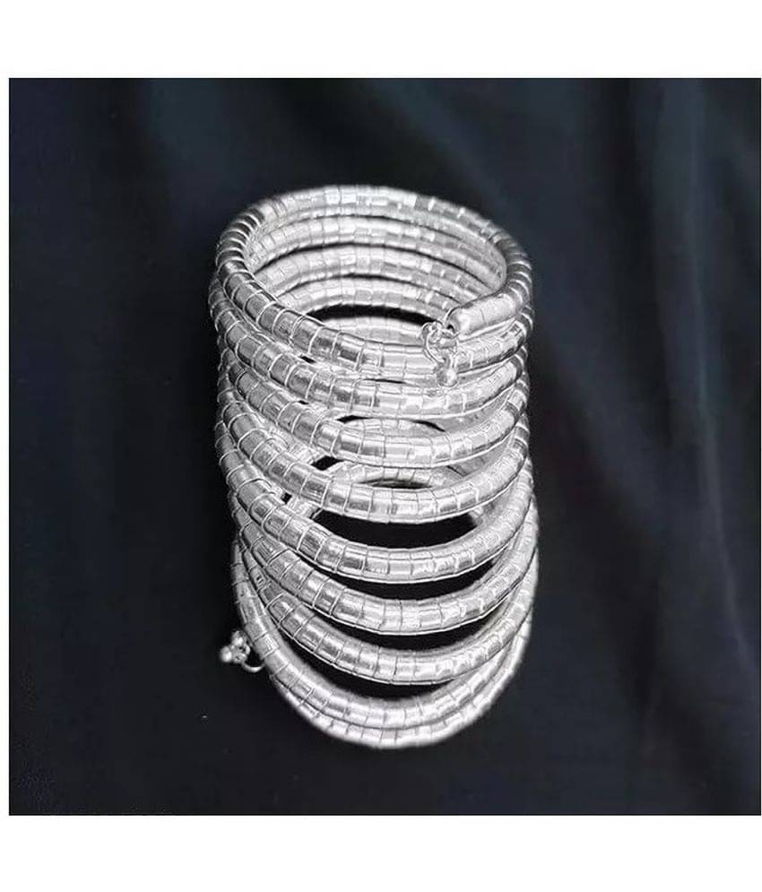 Samridhi DC Silver Bangle ( Pack of 1 )     			Samridhi DC Silver Bangle ( Pack of 1 )