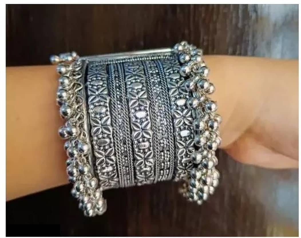 Samridhi DC Silver Bangle ( Pack of 1 ) - Bangles & Bracelets | Buy online on ZillyBuy