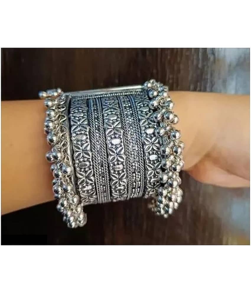 Samridhi DC Silver Bangle ( Pack of 1 ) - Bangles & Bracelets | Buy online on ZillyBuy