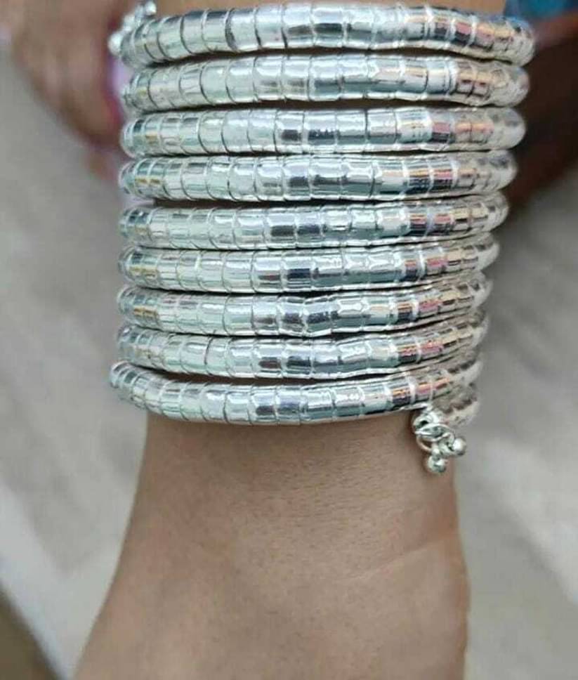     			Samridhi DC Silver Bangle ( Pack of 1 )