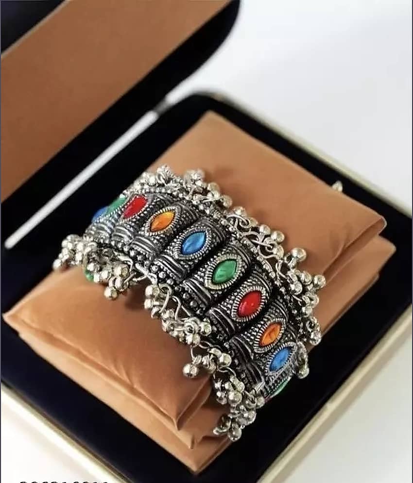 Samridhi DC Silver Bangle ( Pack of 1 ) - Bangles & Bracelets | Buy online on ZillyBuy