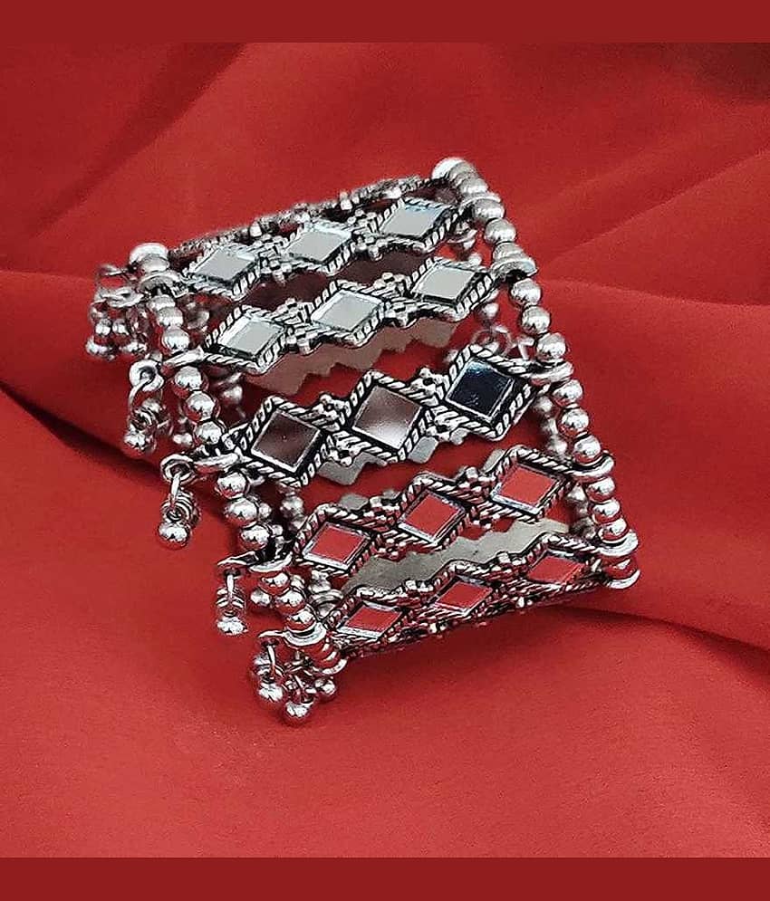 Samridhi DC Silver Bangle ( Pack of 1 ) - Bangles & Bracelets | Buy online on ZillyBuy