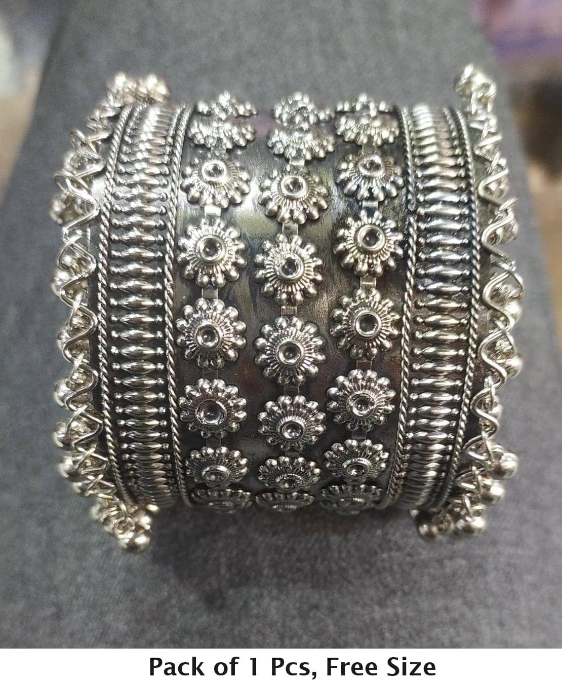 Samridhi DC Silver Bangle ( Pack of 1 ) - Bangles & Bracelets | Buy online on ZillyBuy