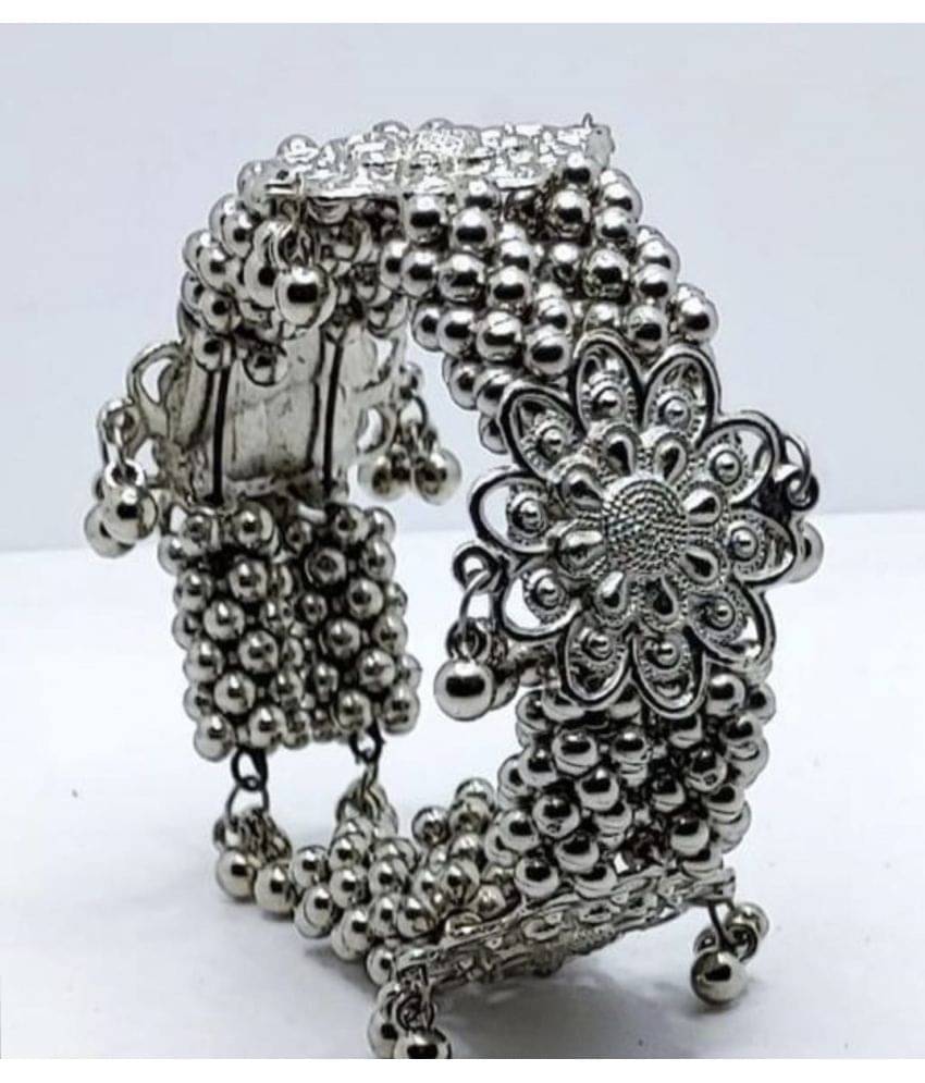     			Samridhi DC Silver Bangle ( Pack of 1 )