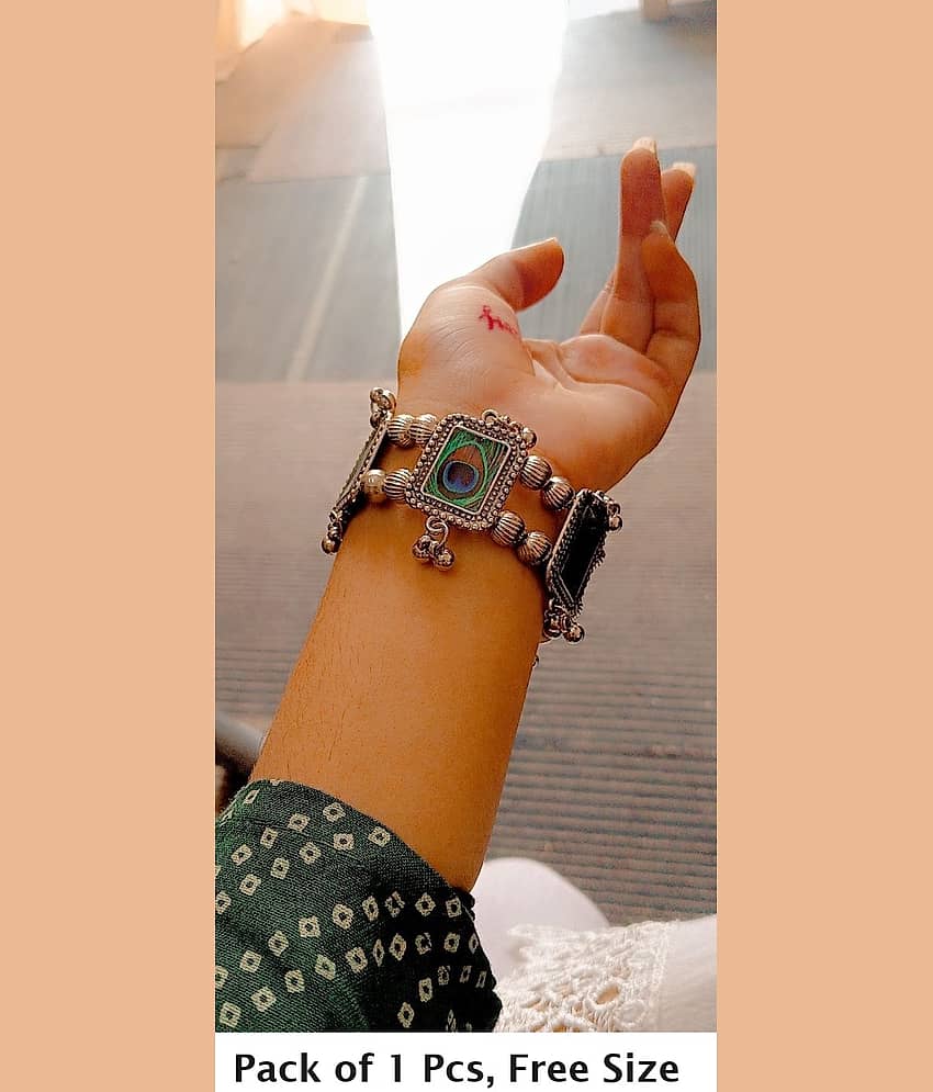 Samridhi DC Silver Bangle ( Pack of 1 ) - Bangles & Bracelets | Buy online on ZillyBuy