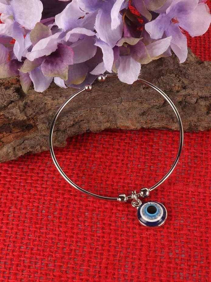     			Samridhi DC Silver Bracelet ( Pack of 1 )