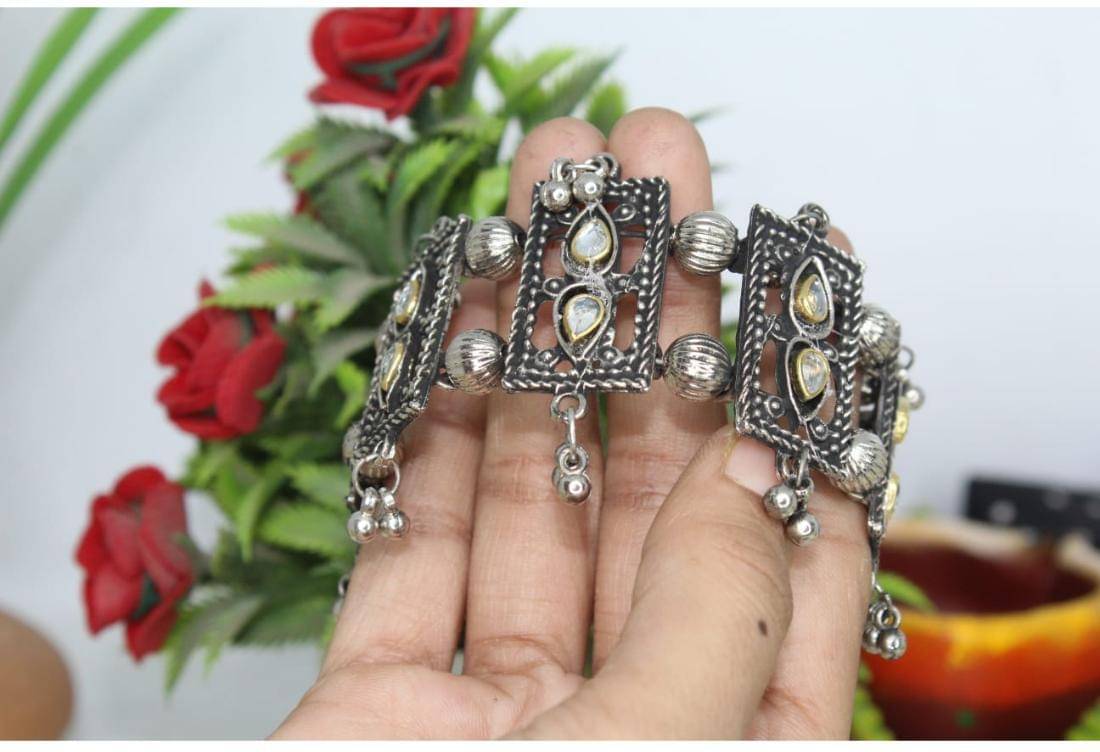 Samridhi DC Silver Bracelet ( Pack of 1 ) Samridhi DC Silver Bracelet ( Pack of 1 )