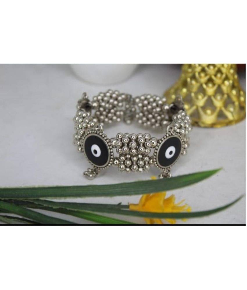 Samridhi DC Silver Bracelet ( Pack of 1 )     			Samridhi DC Silver Bracelet ( Pack of 1 )