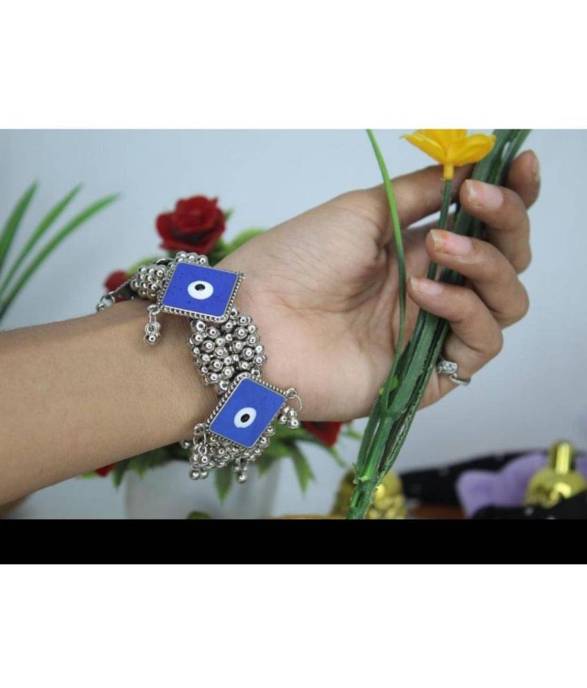 Samridhi DC Silver Bracelet ( Pack of 1 ) Samridhi DC Silver Bracelet ( Pack of 1 )