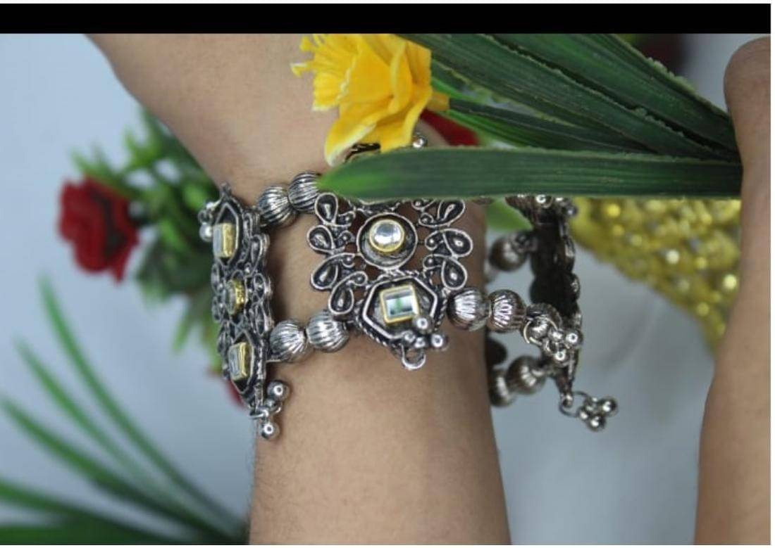 Samridhi DC Silver Bracelet ( Pack of 1 ) Samridhi DC Silver Bracelet ( Pack of 1 )