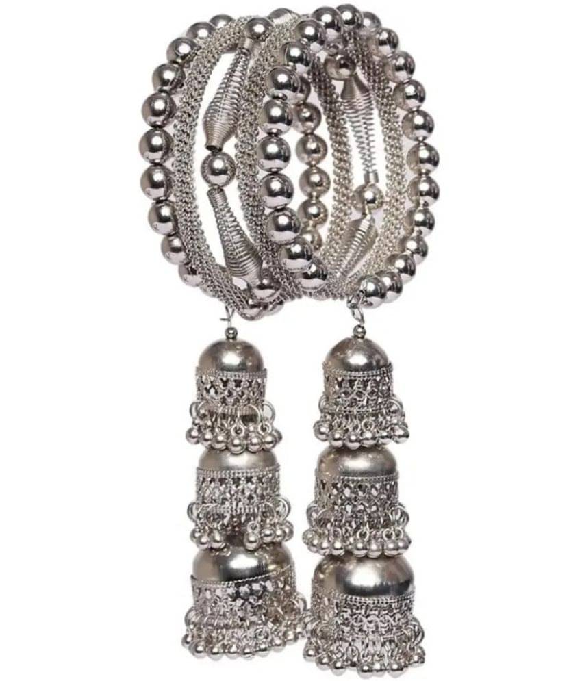     			Samridhi DC Silver Cuff ( Pack of 1 )