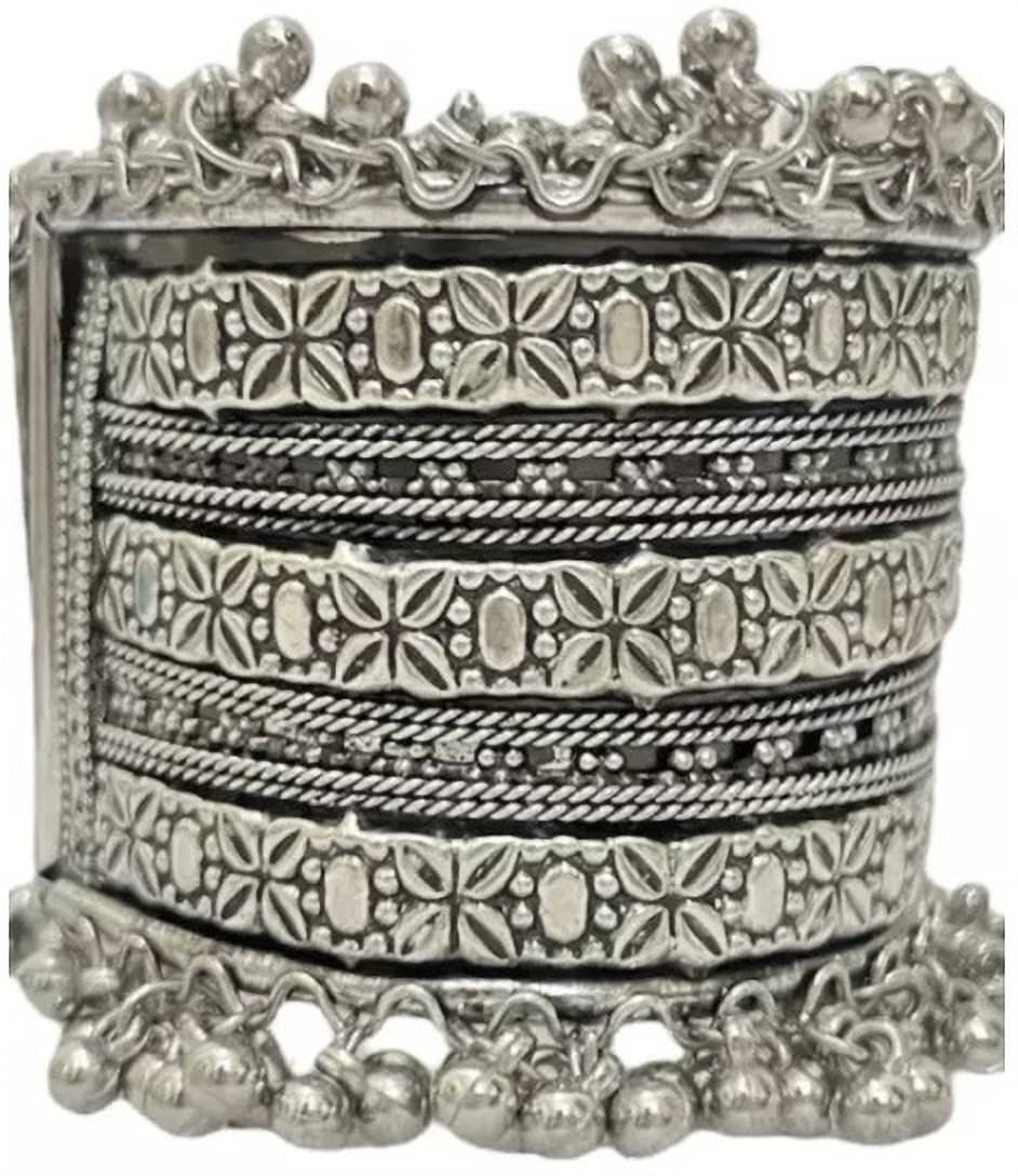     			Samridhi DC Silver Cuff ( Pack of 1 )