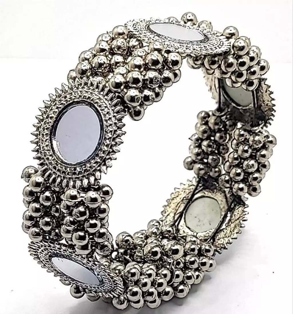     			Samridhi DC Silver Cuff ( Pack of 1 )