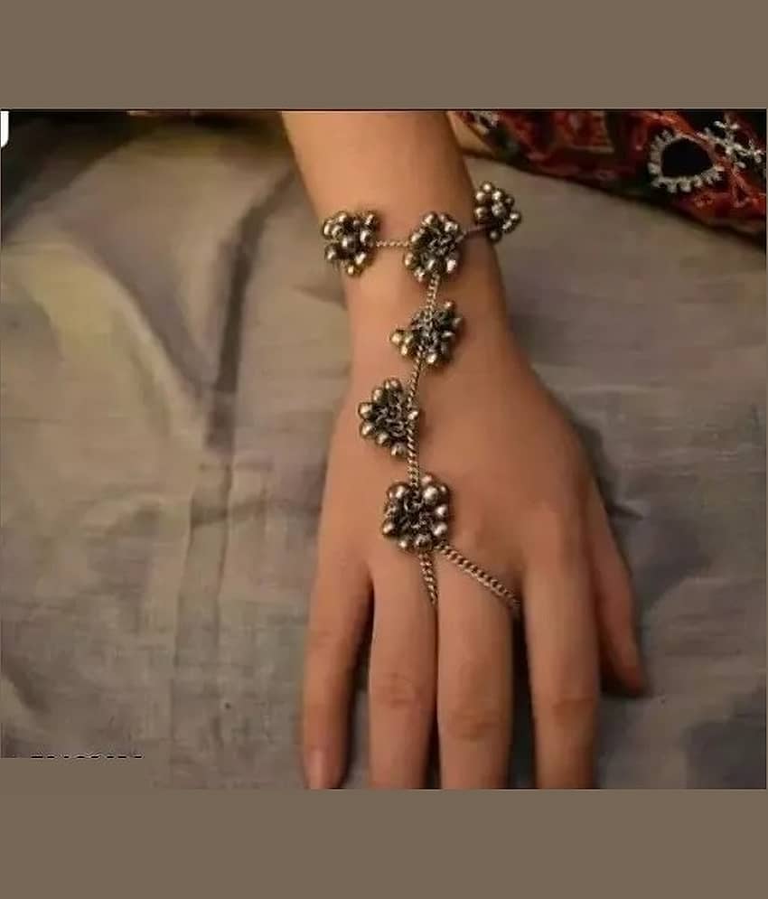 Samridhi DC Silver Cuff ( Pack of 1 ) - Bangles & Bracelets | Buy online on ZillyBuy