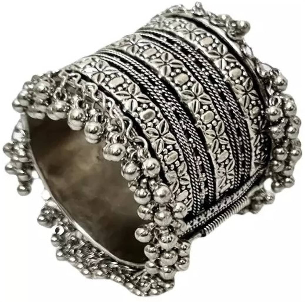 Samridhi DC Silver Cuff ( Pack of 1 )     			Samridhi DC Silver Cuff ( Pack of 1 )