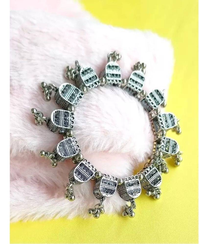     			Samridhi DC Silver Cuff ( Pack of 1 )