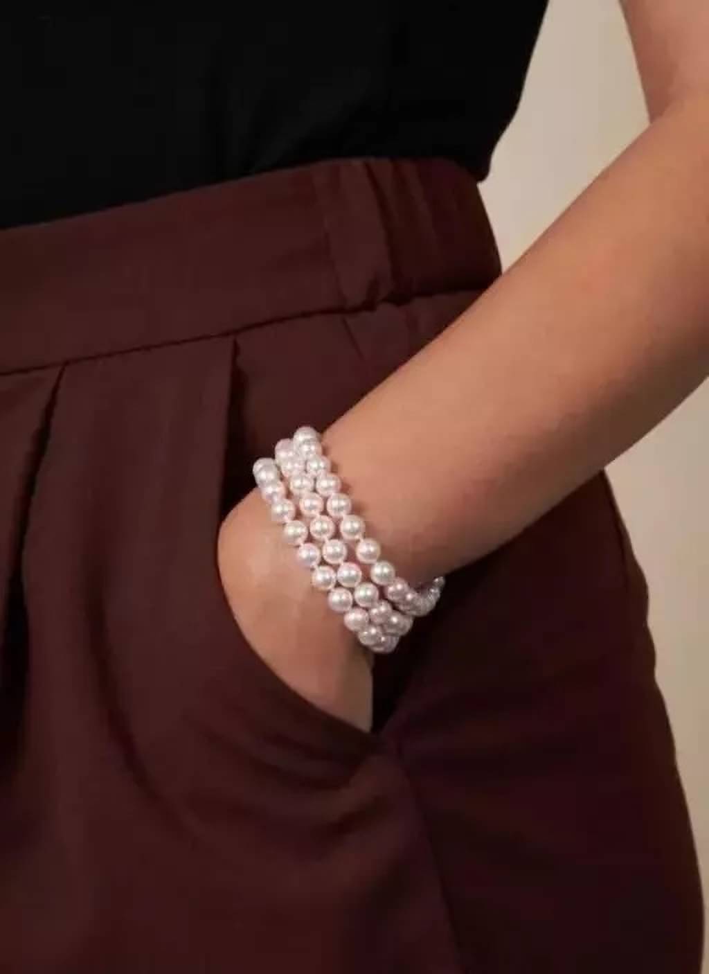     			Samridhi DC White Bracelet ( Pack of 1 )