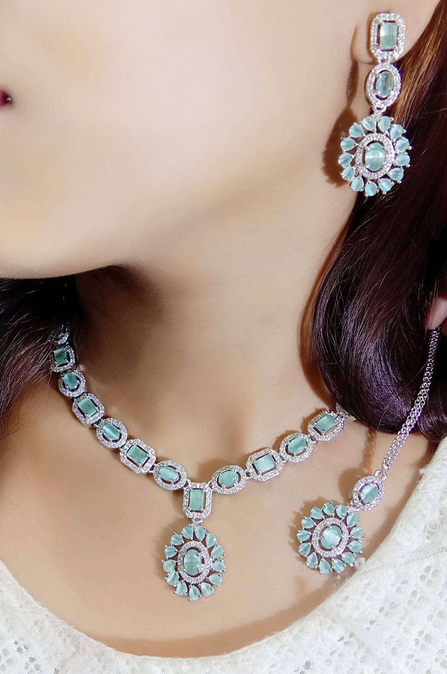     			Ladymania Mint Green Alloy Necklace Set ( Pack of 1 )