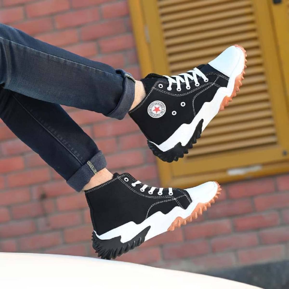     			Lavista Black Women's Sneakers