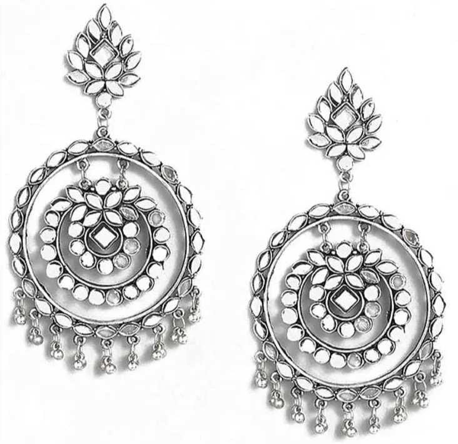     			Samridhi DC Silver Chandbalis Earrings ( Pack of 1 )