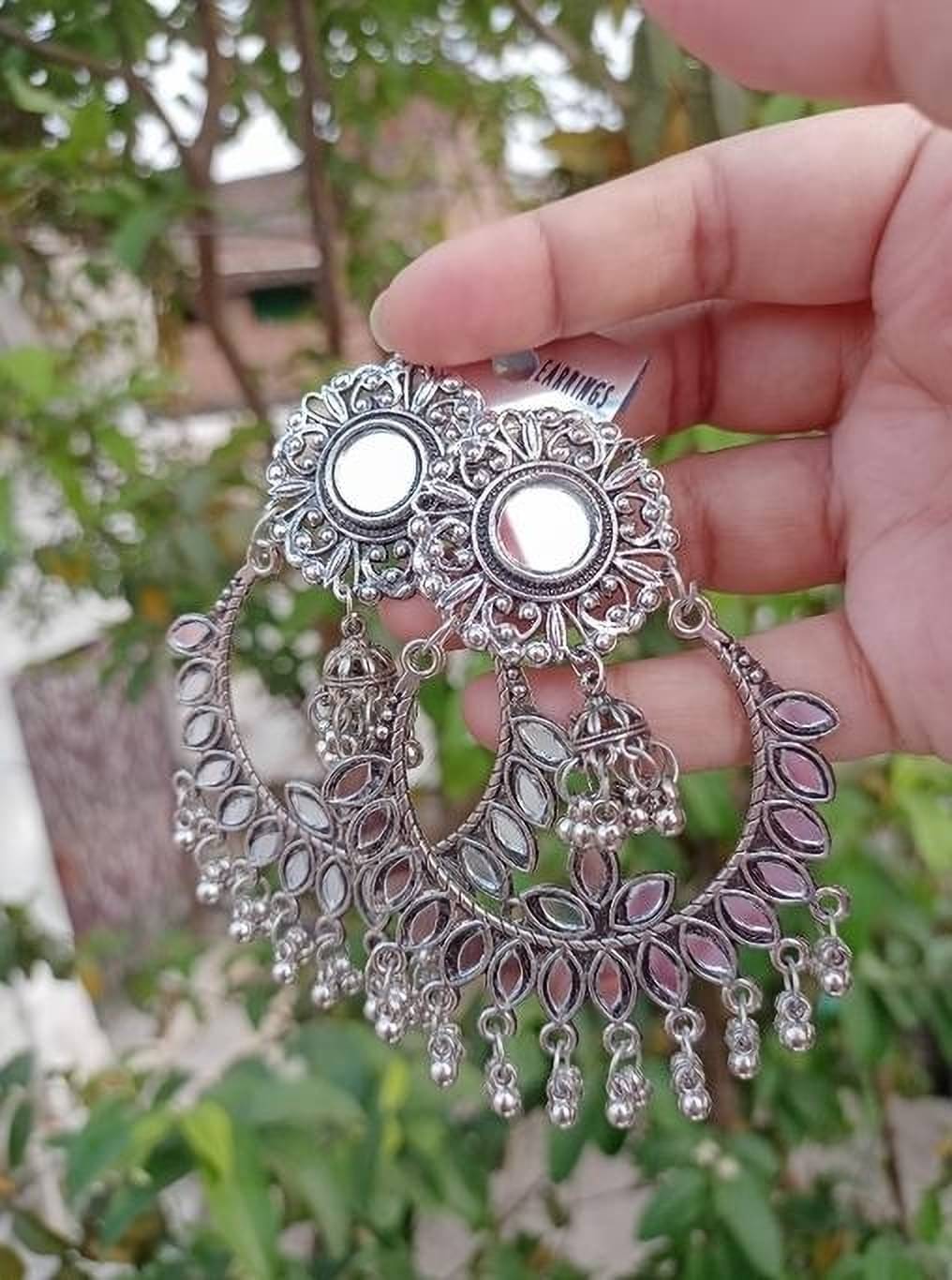     			Samridhi DC Silver Chandbalis Earrings ( Pack of 1 )