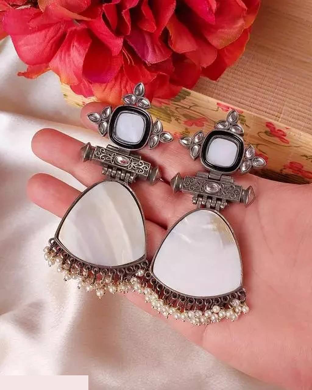     			Samridhi DC Silver Drop Earrings ( Pack of 1 )