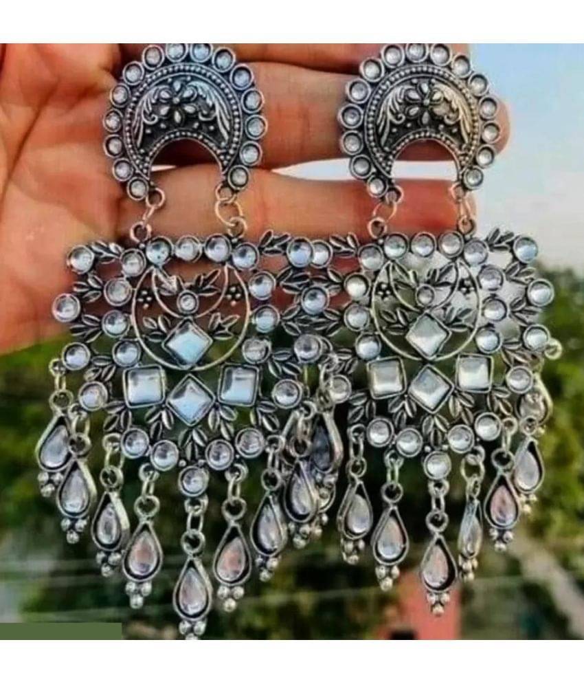     			Samridhi DC Silver Drop Earrings ( Pack of 1 )