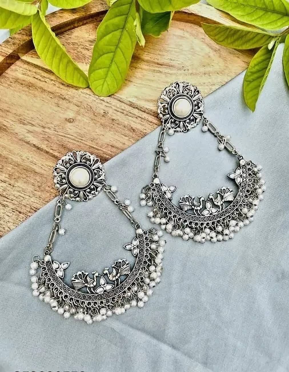     			Samridhi DC Silver Drop Earrings ( Pack of 1 )